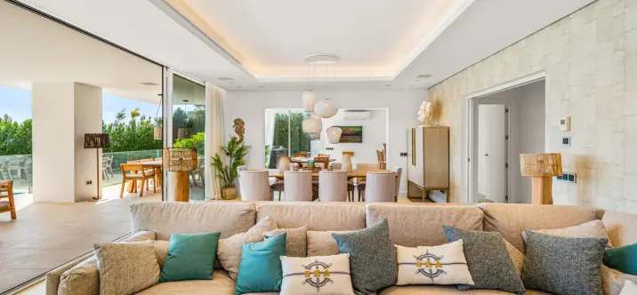 Sale of detached villa in Los Flamingos 1