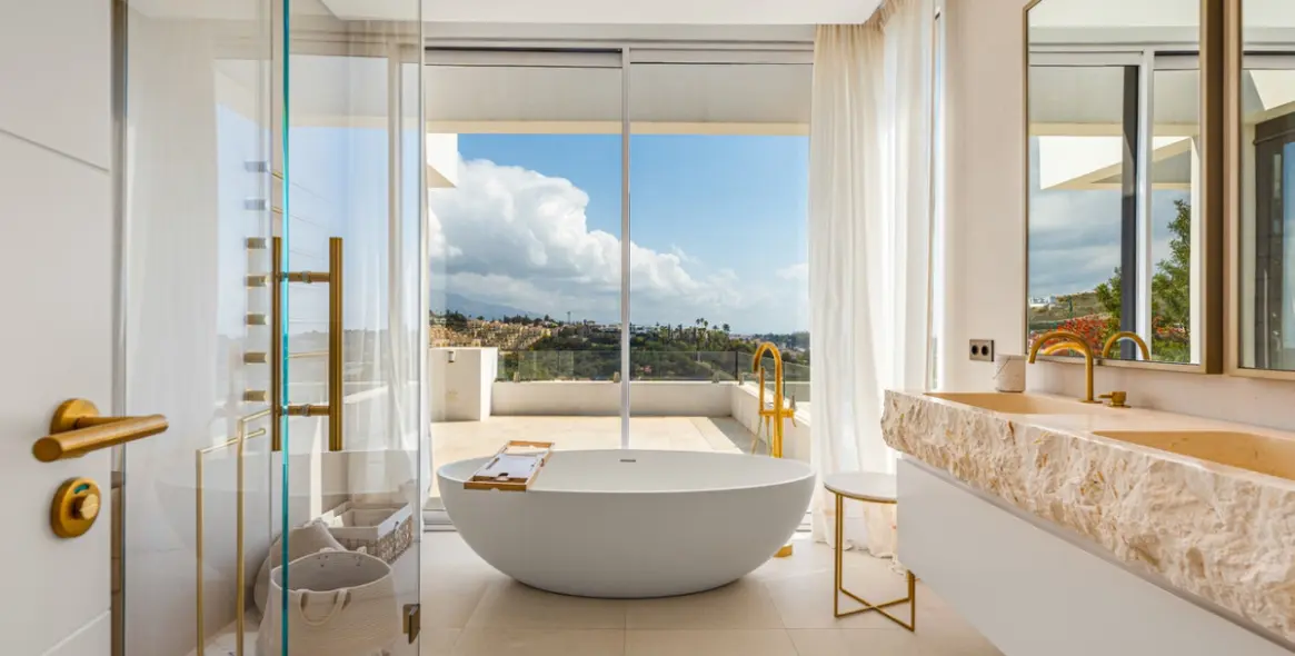 Sale of detached villa in Los Flamingos 7