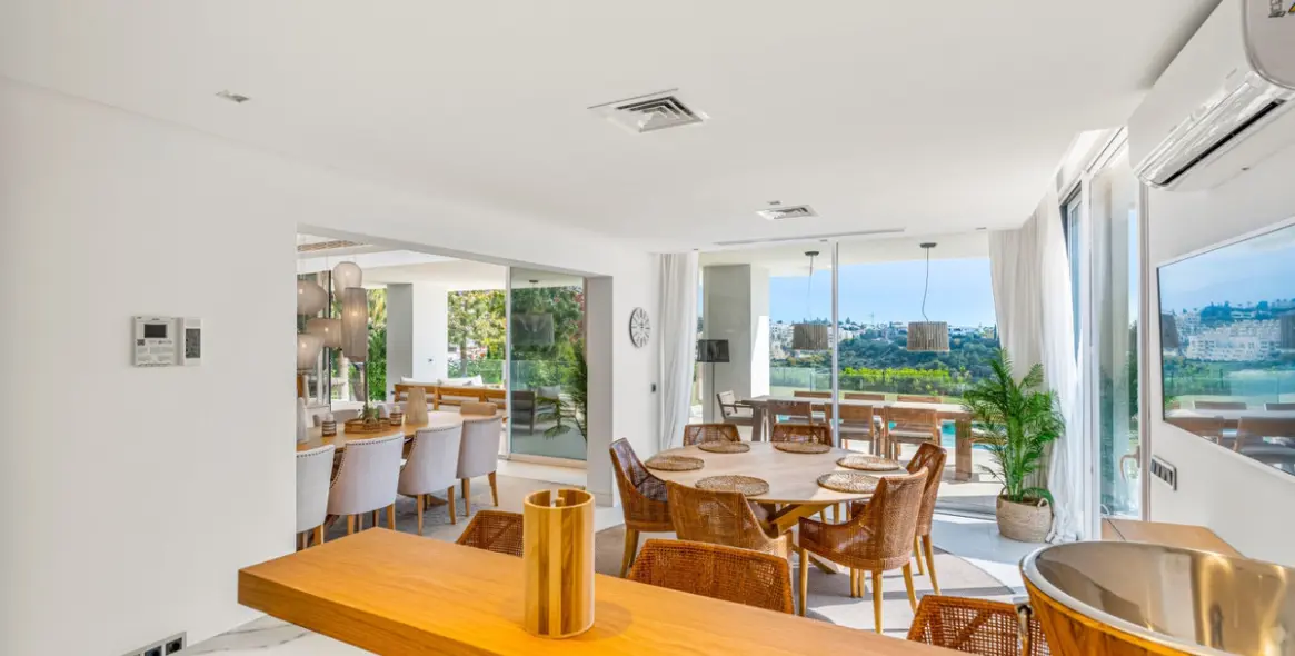 Sale of detached villa in Los Flamingos 14