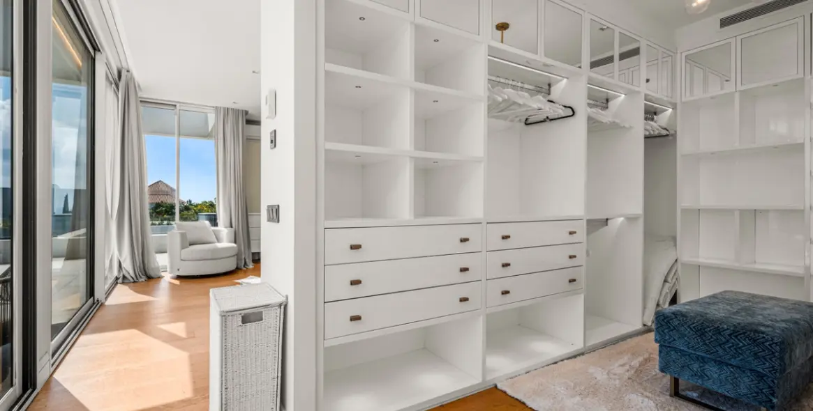 Sale of detached villa in Los Flamingos 20