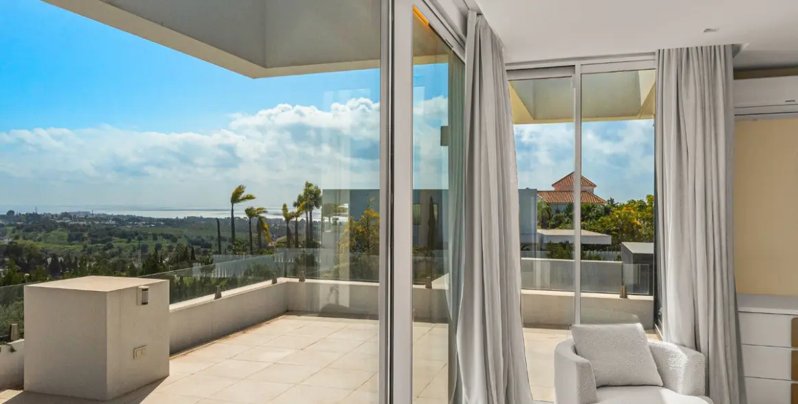 Sale of detached villa in Los Flamingos 23