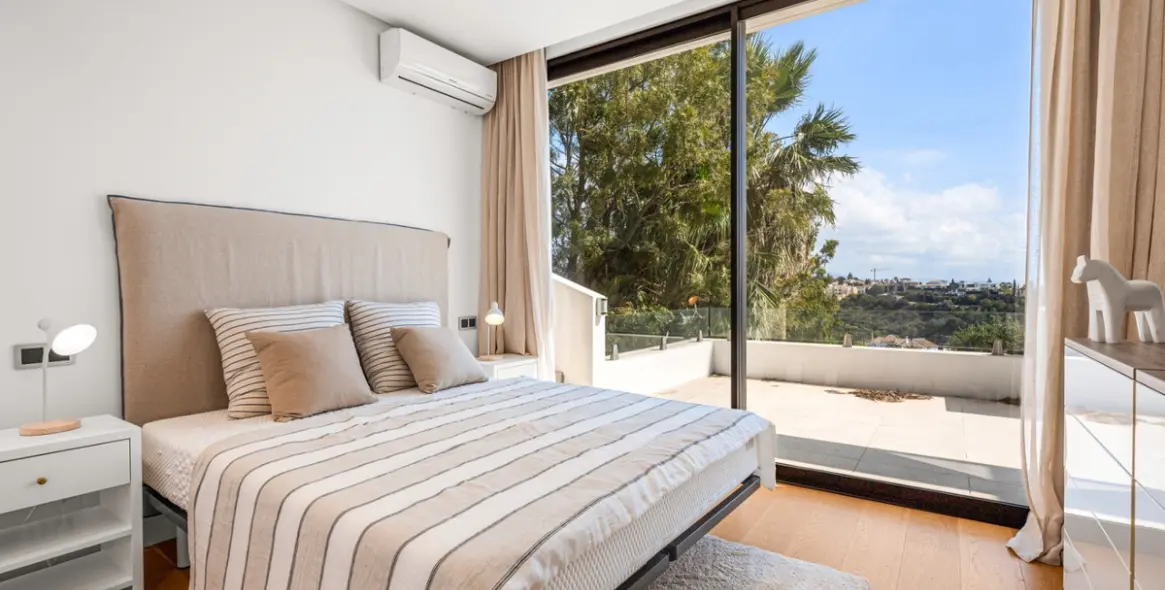 Sale of detached villa in Los Flamingos 24