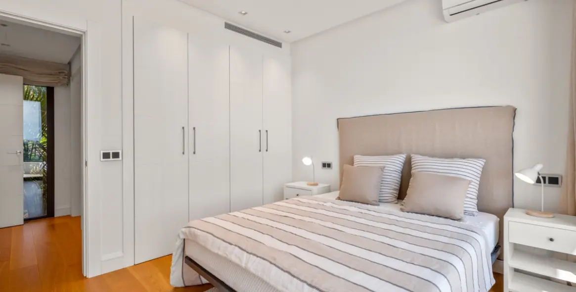 Sale of detached villa in Los Flamingos 25