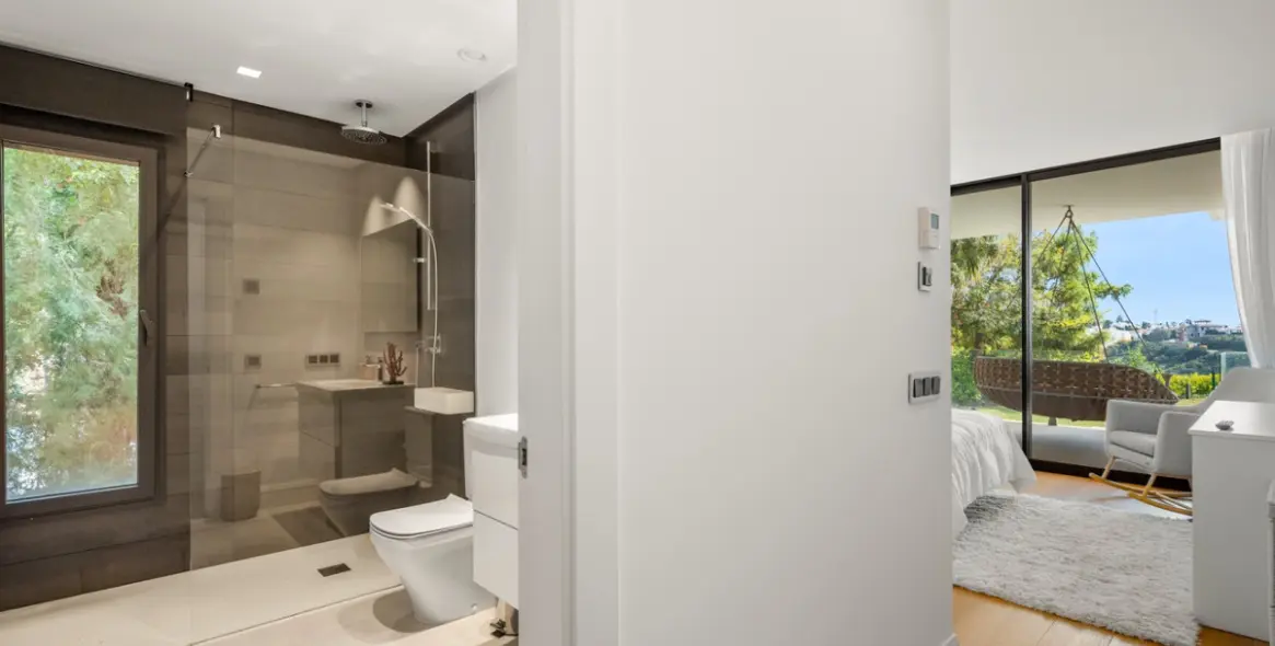 Sale of detached villa in Los Flamingos 27