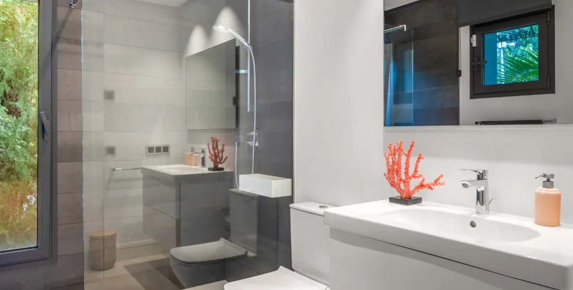 Sale of detached villa in Los Flamingos 31