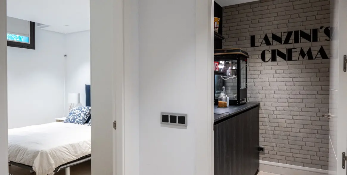 Sale of detached villa in Los Flamingos 44