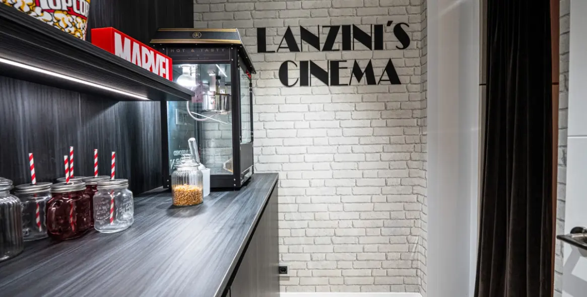 Sale of detached villa in Los Flamingos 47