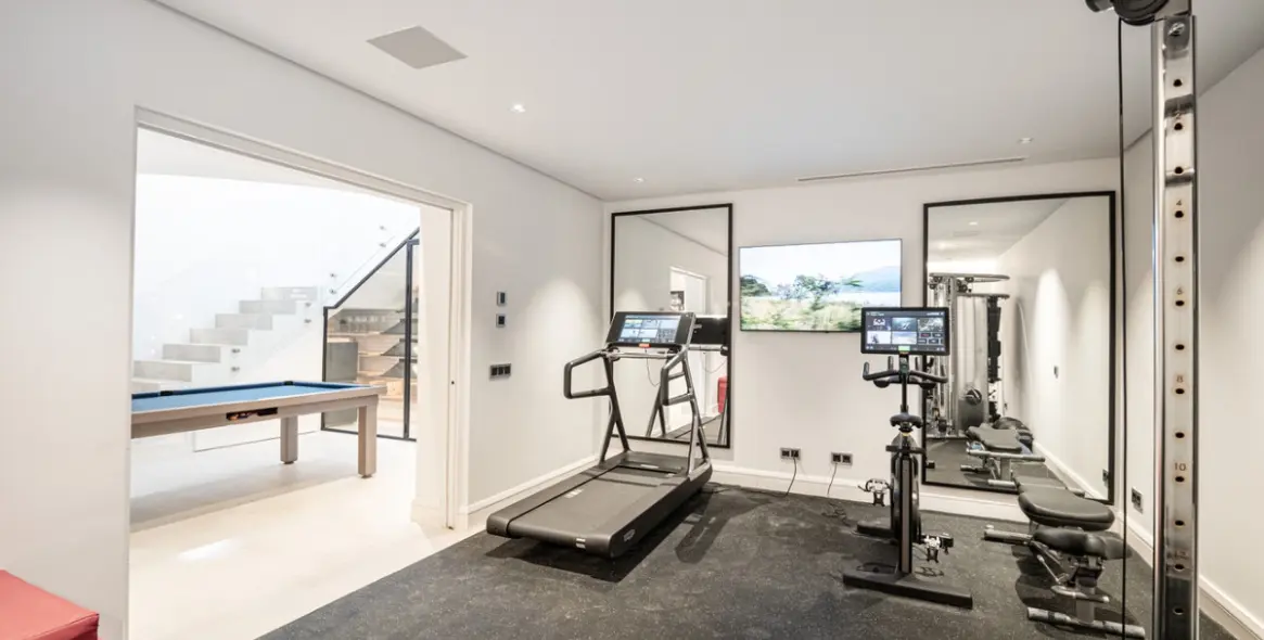 Sale of detached villa in Los Flamingos 53