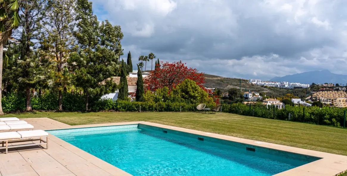 Sale of detached villa in Los Flamingos 65