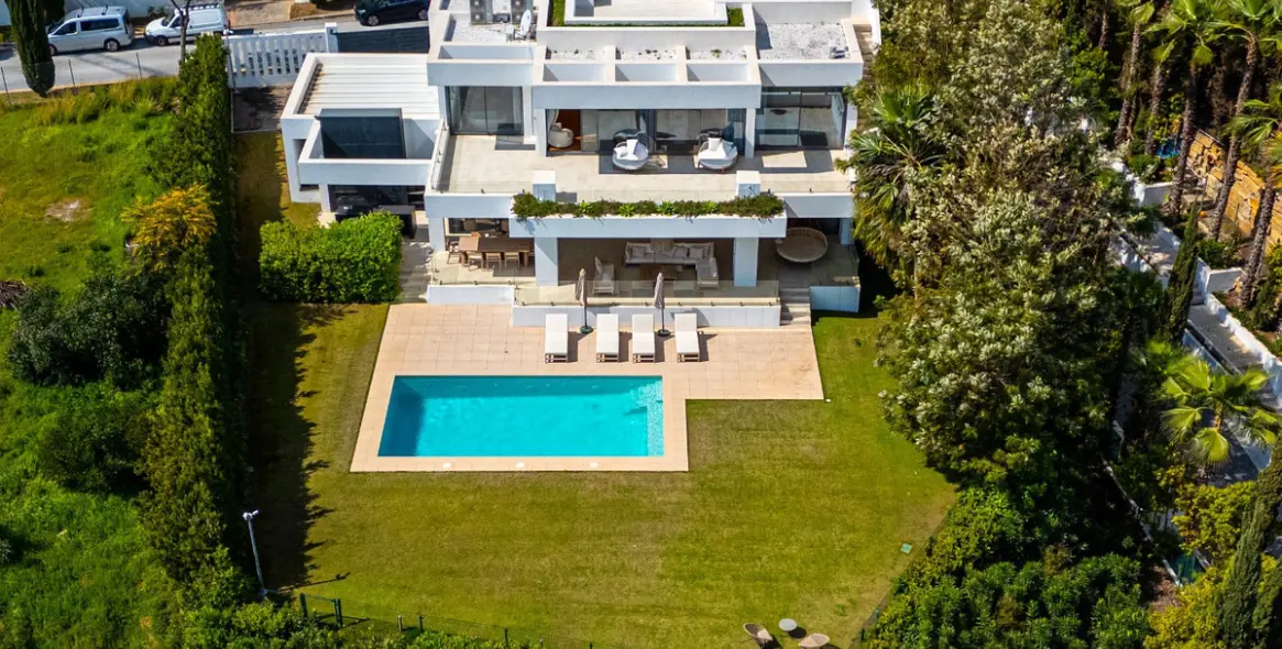 Sale of detached villa in Los Flamingos 75