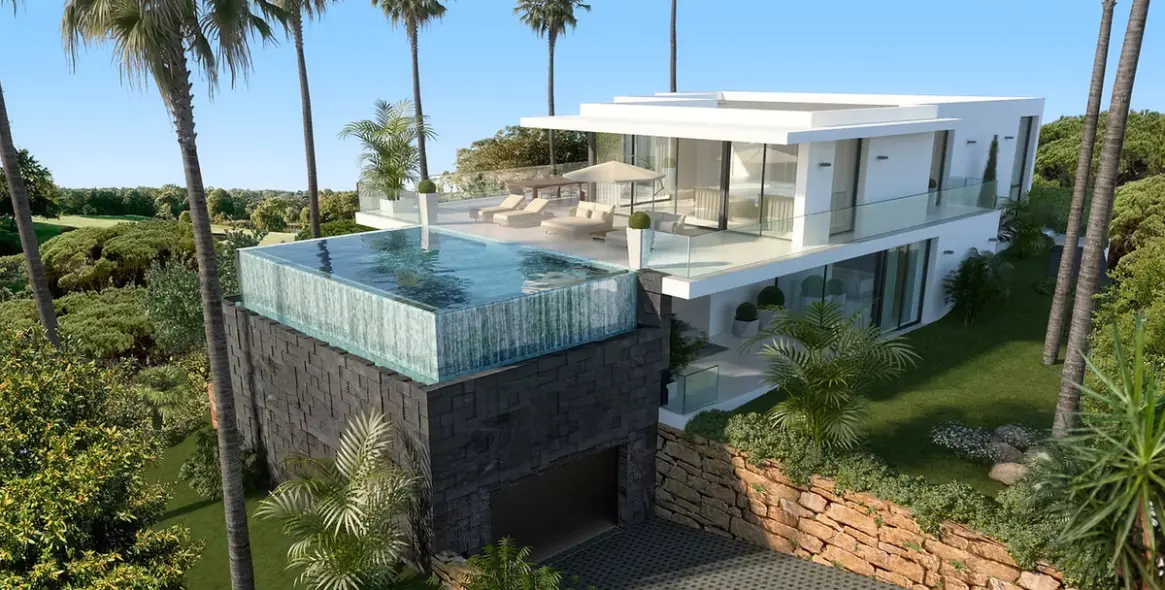 Sale of detached villa in Cabopino 1