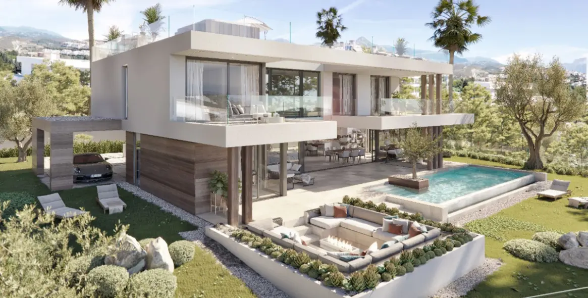 Sale of detached villa in Estepona 2