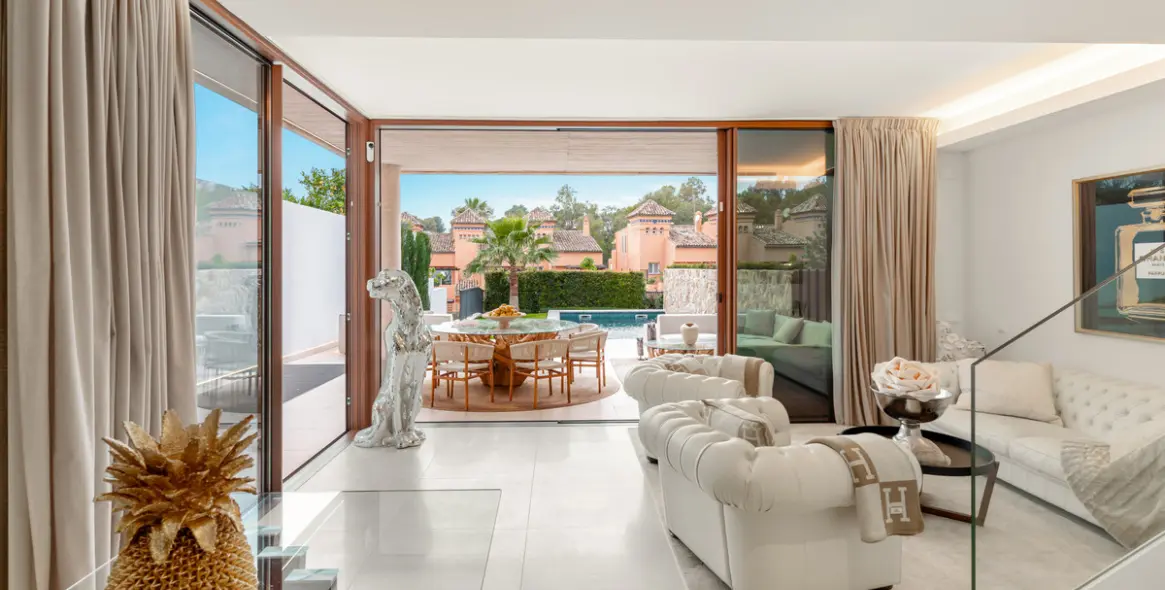 Short-term rent of semi-detached house in The Golden Mile 4