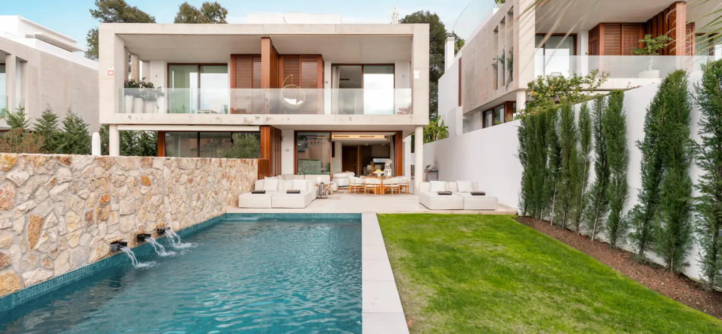 Short-term rent of semi-detached house in The Golden Mile 1