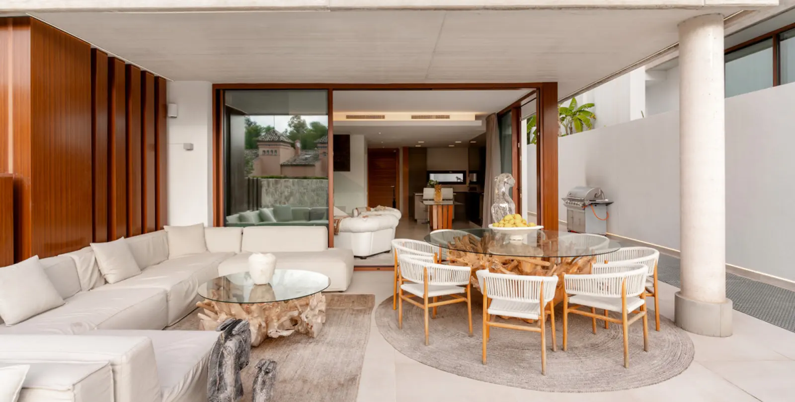 Short-term rent of semi-detached house in The Golden Mile 25