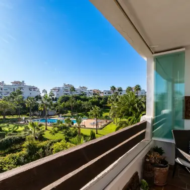Venta de apartamento en planta media en Estepona