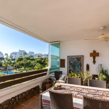 Venta de apartamento en planta media en Estepona