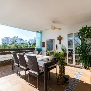 Venta de apartamento en planta media en Estepona