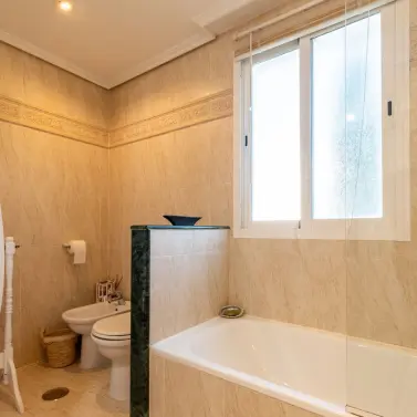 Venta de apartamento en planta media en Estepona