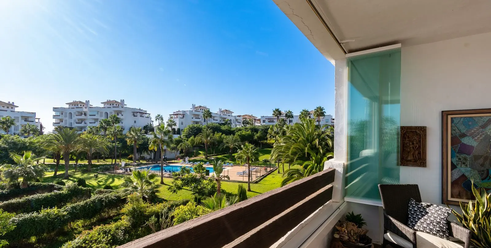 Продажа апартаментов на среднем этаже в Estepona 2