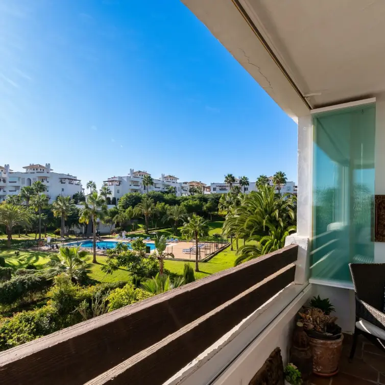Продажа апартаментов на среднем этаже в Estepona