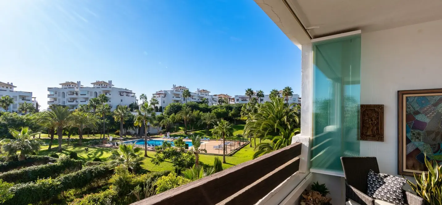 Продажа апартаментов на среднем этаже в Estepona 1