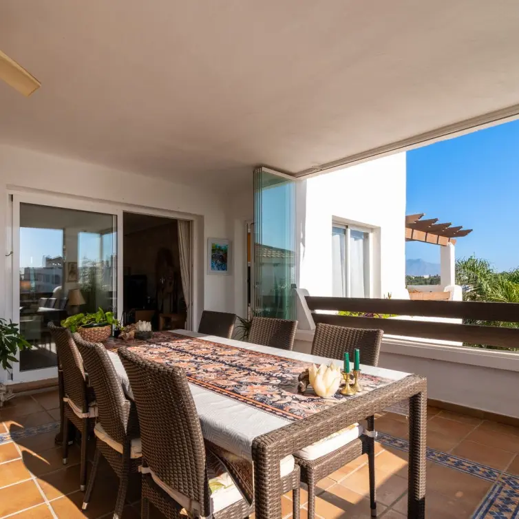 Продажа апартаментов на среднем этаже в Estepona