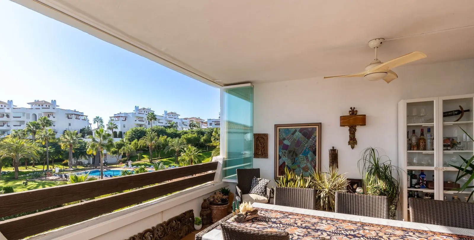 Продажа апартаментов на среднем этаже в Estepona 4