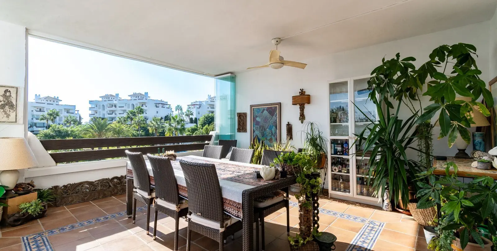 Продажа апартаментов на среднем этаже в Estepona 5