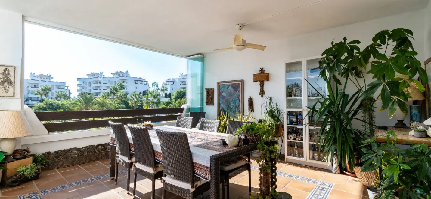 Продажа апартаментов на среднем этаже в Estepona 4