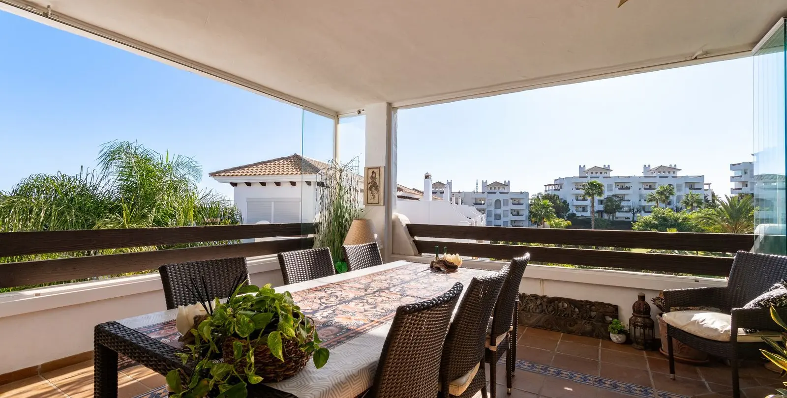 Продажа апартаментов на среднем этаже в Estepona 9