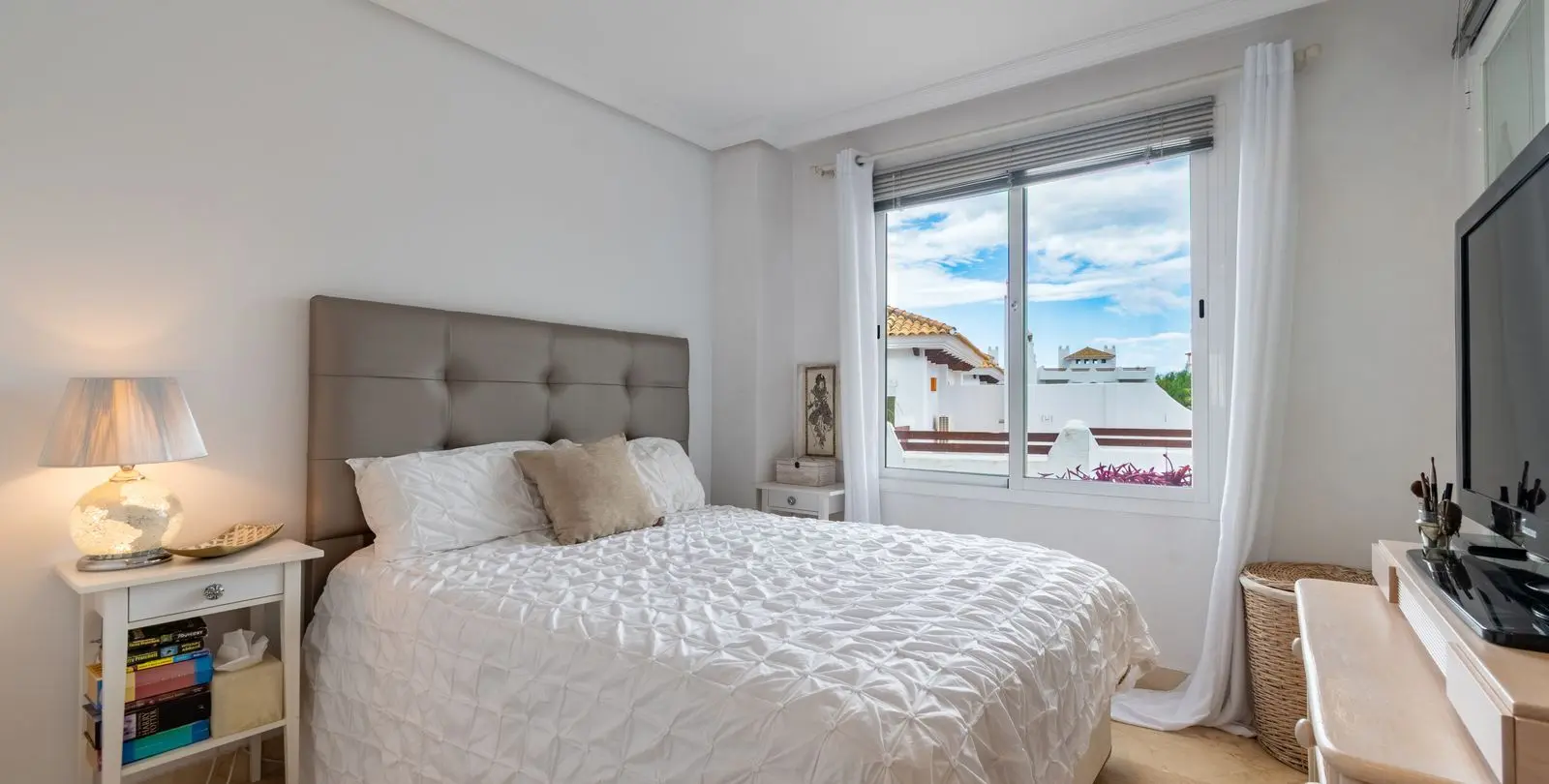 Продажа апартаментов на среднем этаже в Estepona 29