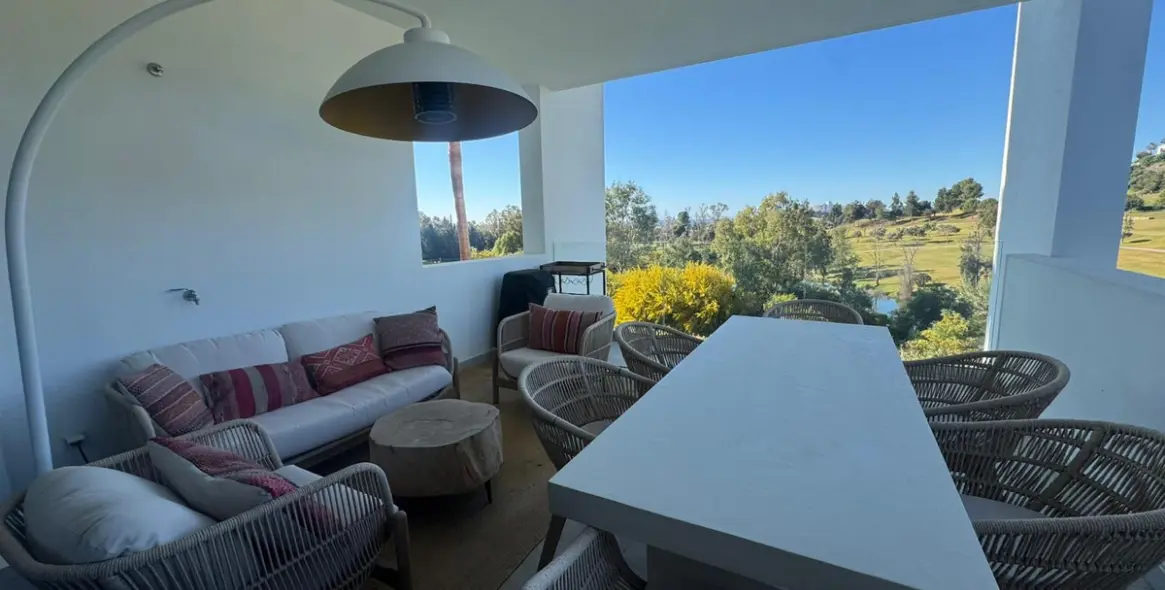 Продажа апартаментов на среднем этаже в Benahavís 35