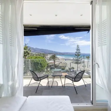 Sale of middle floor apartment in Puerto Banús