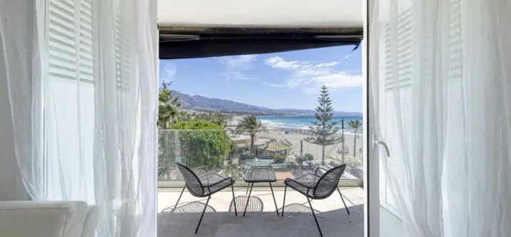 Sale of middle floor apartment in Puerto Banús 0