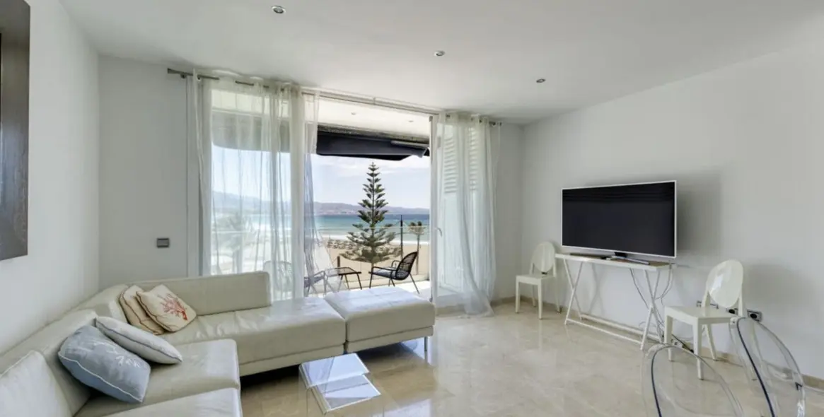 Sale of middle floor apartment in Puerto Banús 3