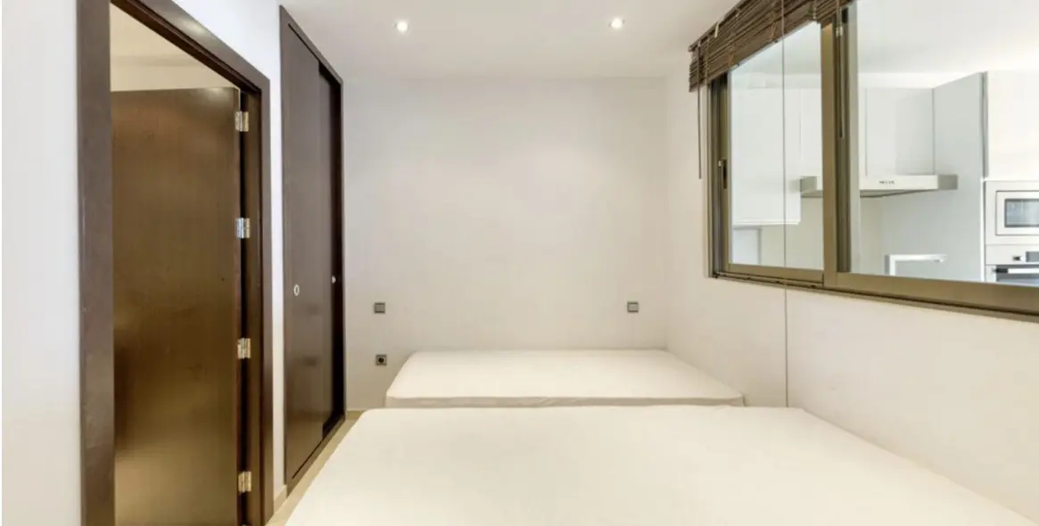 Sale of middle floor apartment in Puerto Banús 6