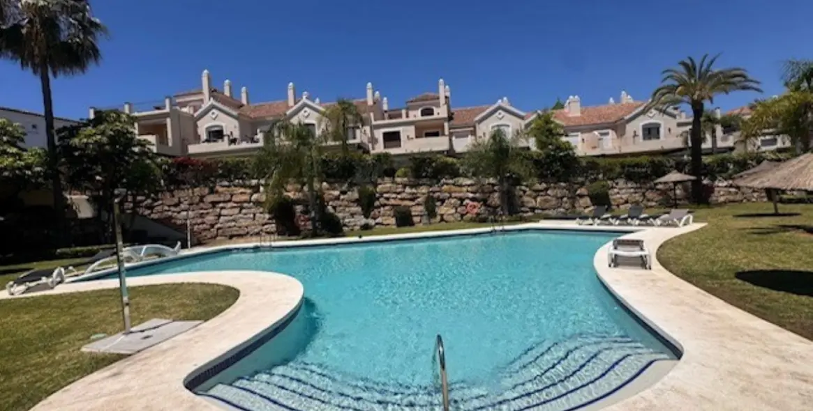 Краткосрочная аренда таунхауса в El Paraiso 1