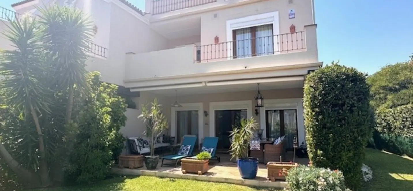 Краткосрочная аренда таунхауса в El Paraiso 1