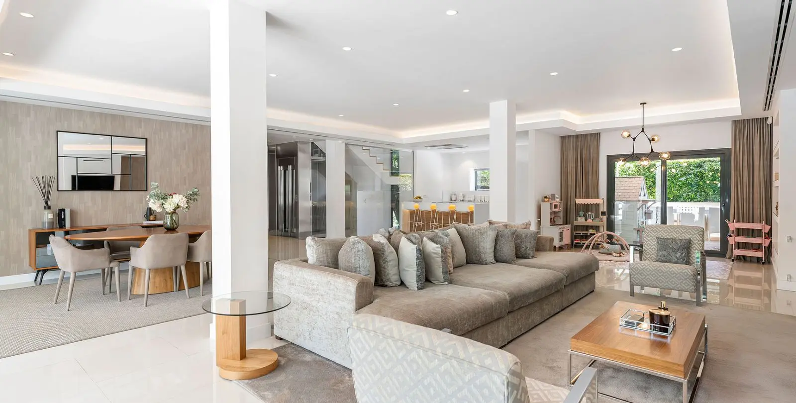 Sale of detached villa in La Quinta 4