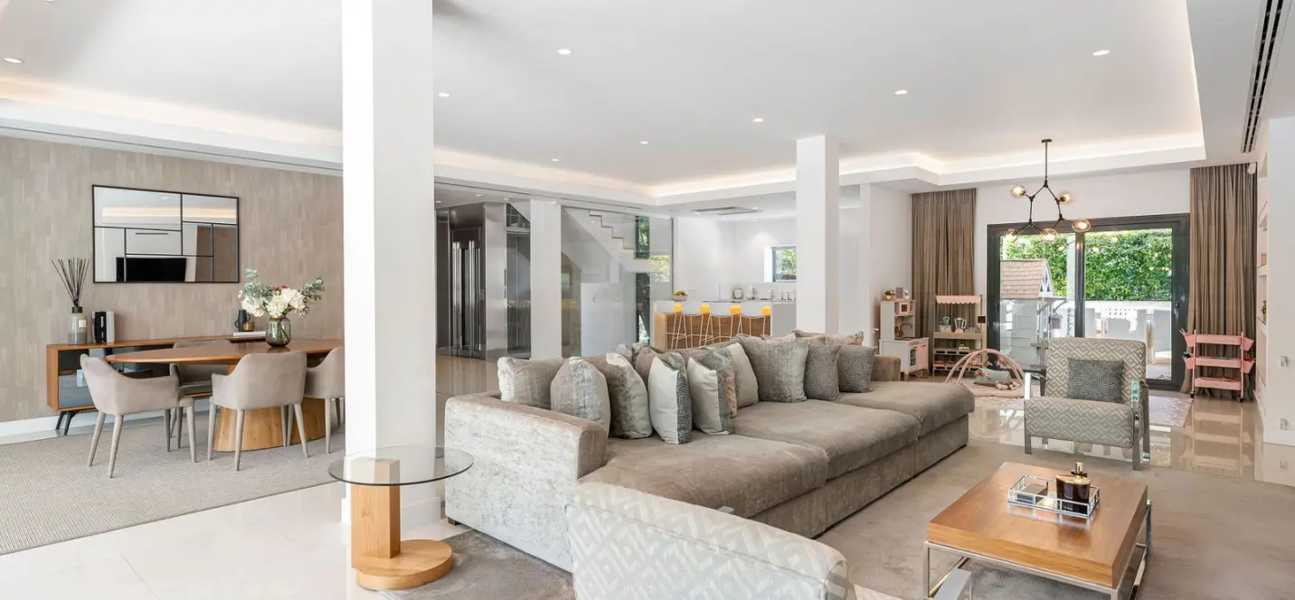 Sale of detached villa in La Quinta 3