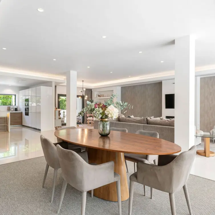 Sale of detached villa in La Quinta