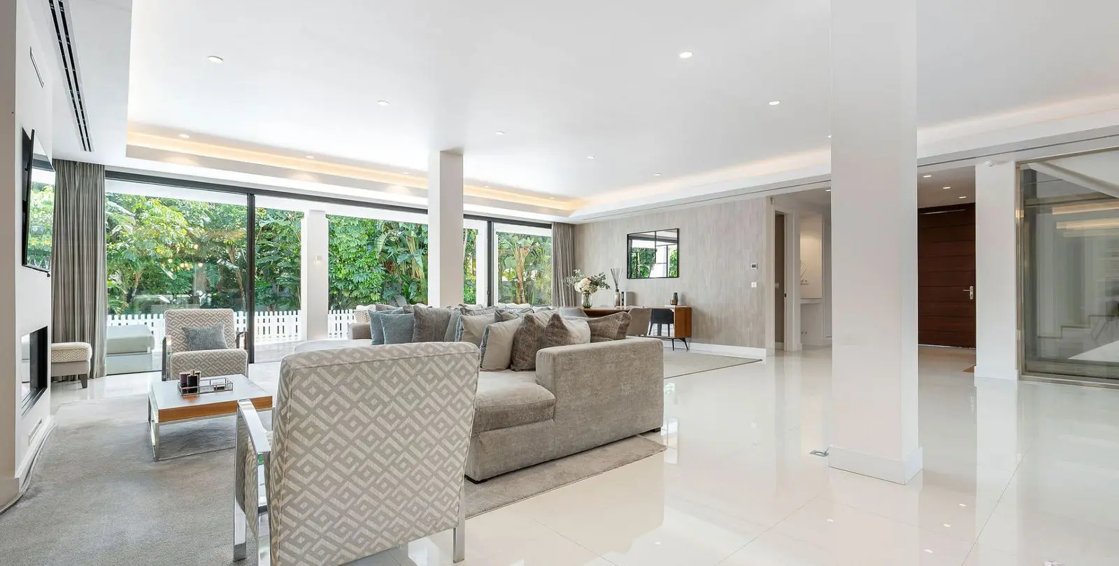 Sale of detached villa in La Quinta 7