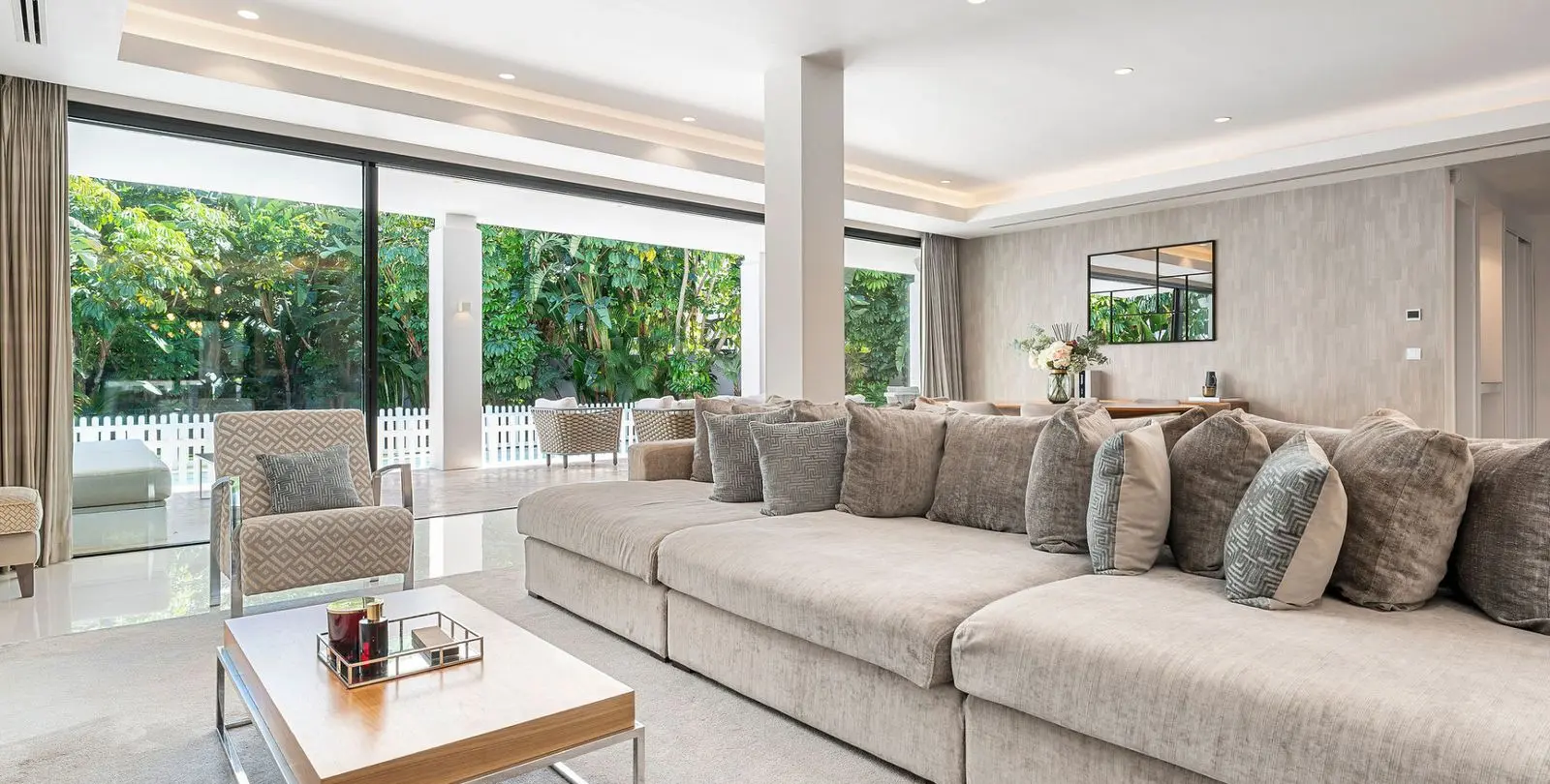 Sale of detached villa in La Quinta 8