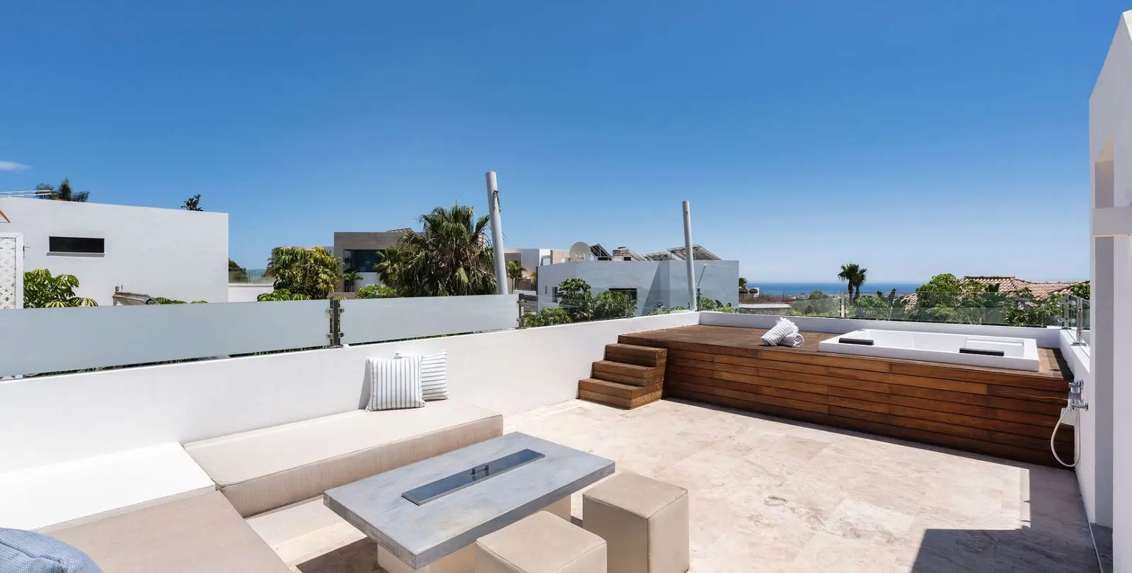 Sale of detached villa in La Quinta 11