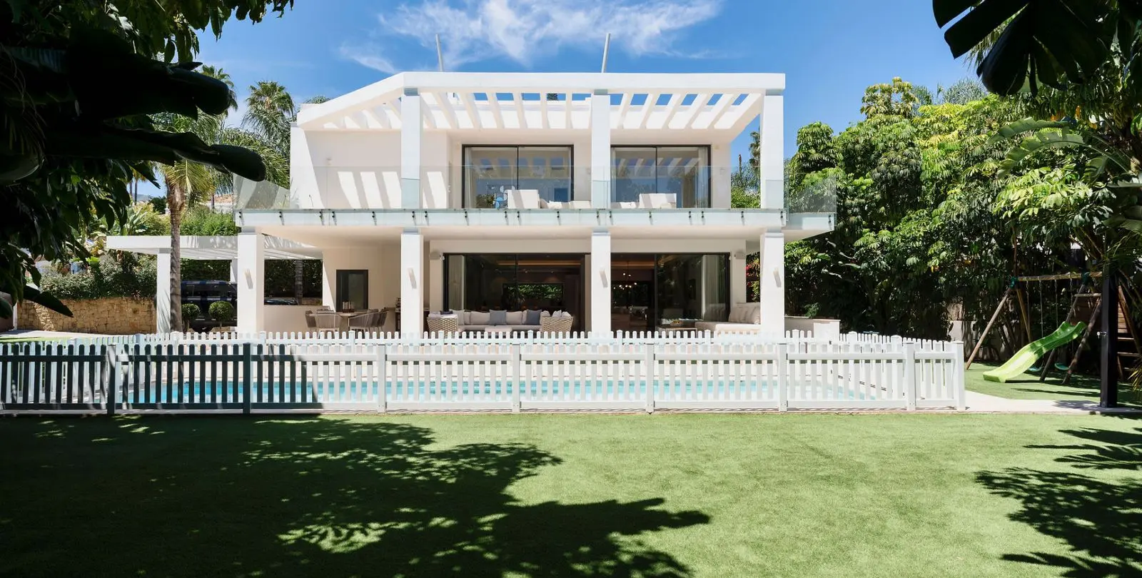 Sale of detached villa in La Quinta 12