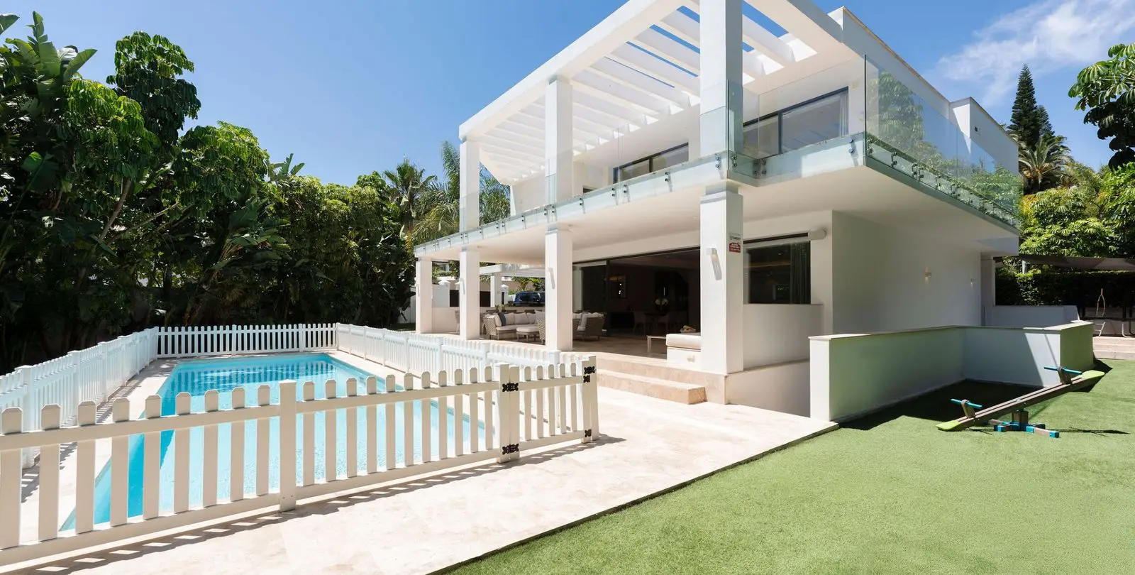 Sale of detached villa in La Quinta 13