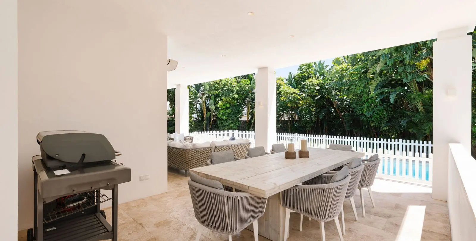 Sale of detached villa in La Quinta 16