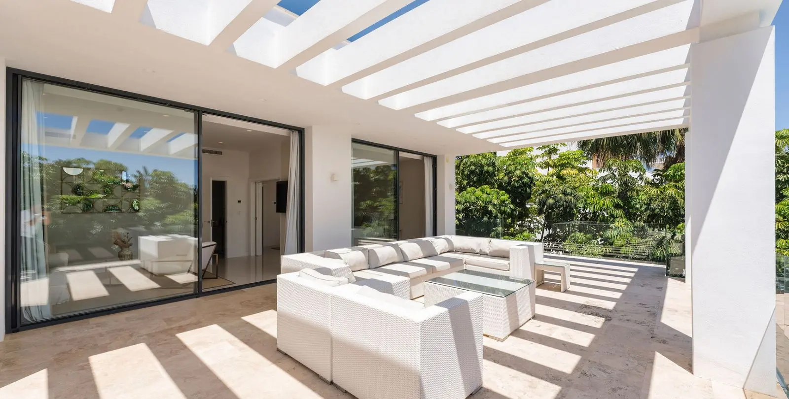 Sale of detached villa in La Quinta 17