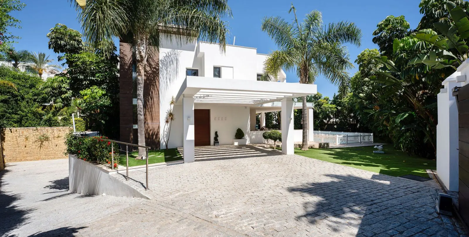 Sale of detached villa in La Quinta 20